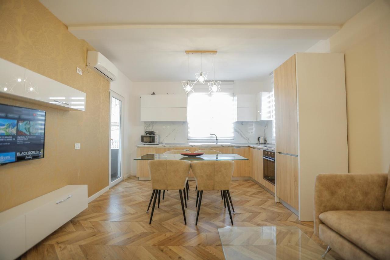 Miku Apartments-Luxury City View At Wilson Square 티라나 외부 사진