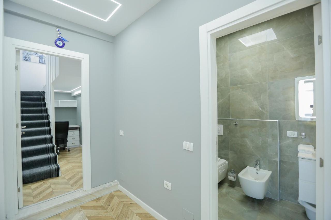 Miku Apartments-Luxury City View At Wilson Square 티라나 외부 사진