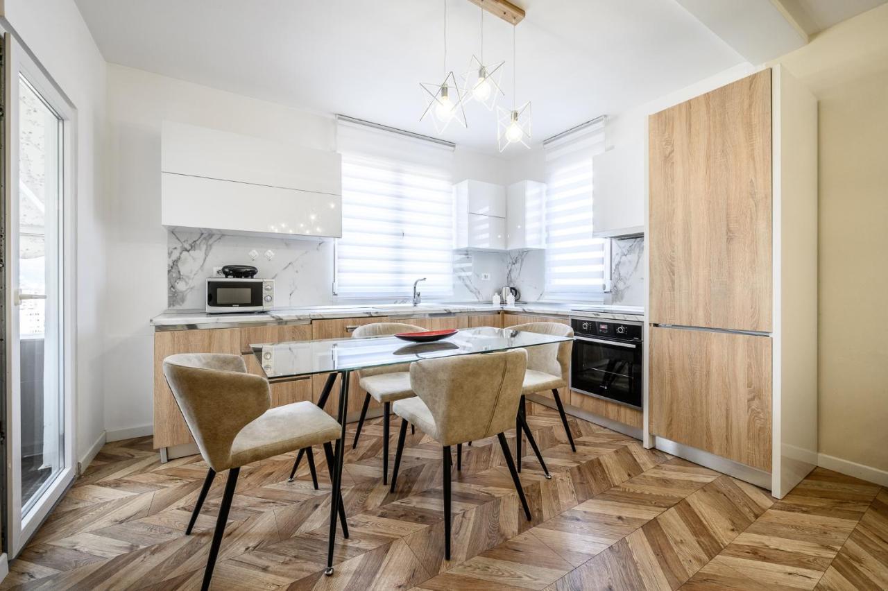 Miku Apartments-Luxury City View At Wilson Square 티라나 외부 사진