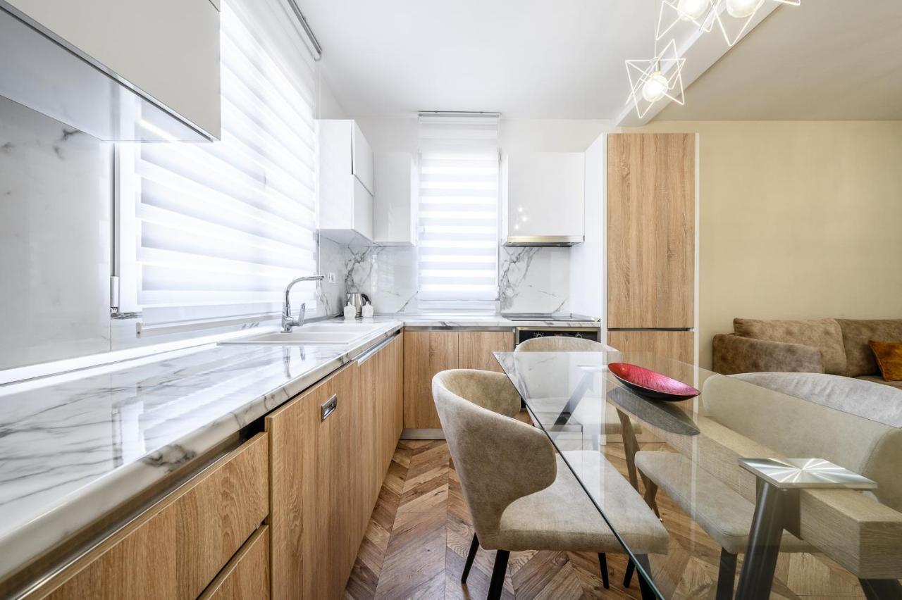 Miku Apartments-Luxury City View At Wilson Square 티라나 외부 사진