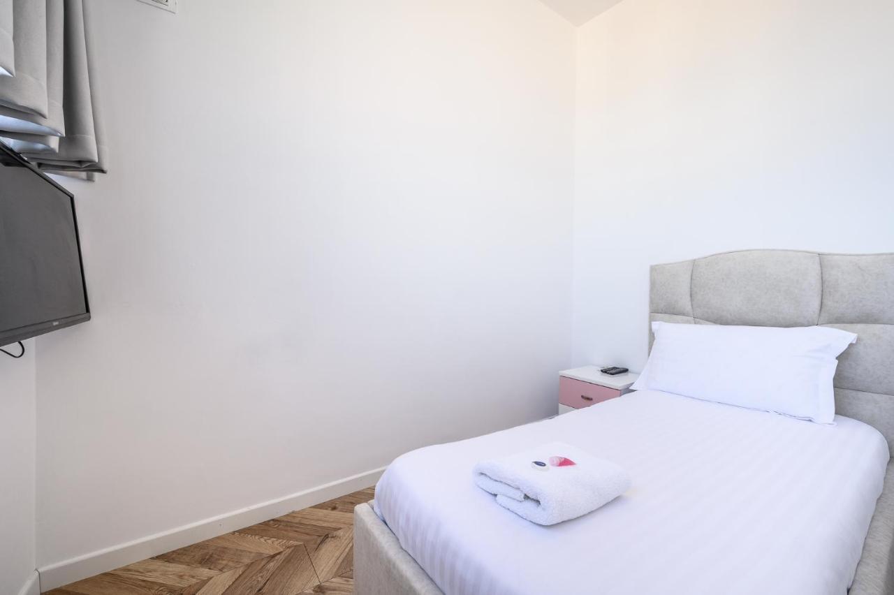Miku Apartments-Luxury City View At Wilson Square 티라나 외부 사진
