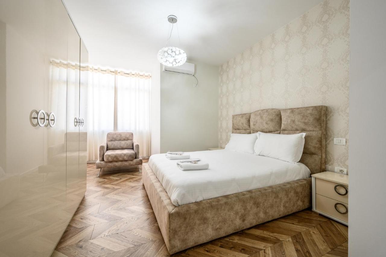 Miku Apartments-Luxury City View At Wilson Square 티라나 외부 사진