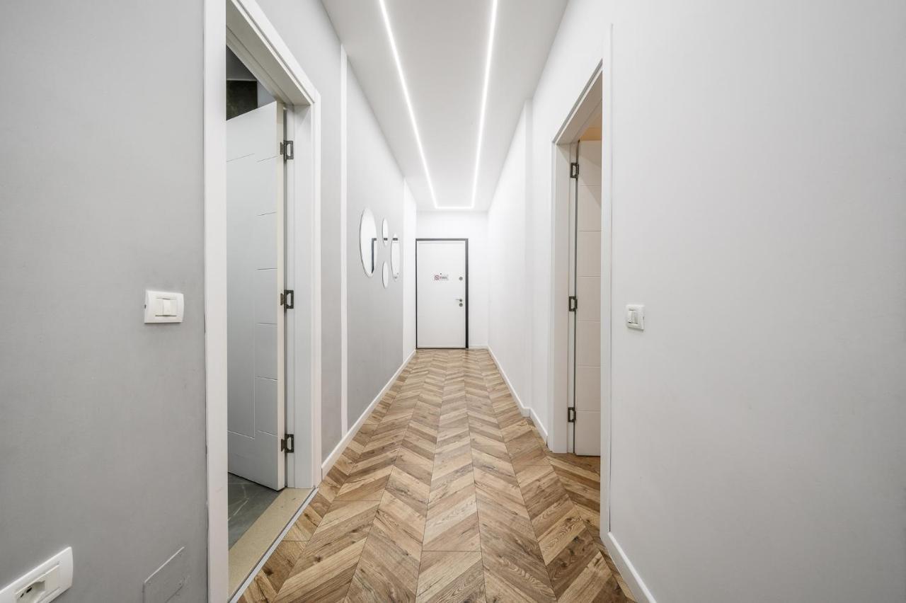 Miku Apartments-Luxury City View At Wilson Square 티라나 외부 사진