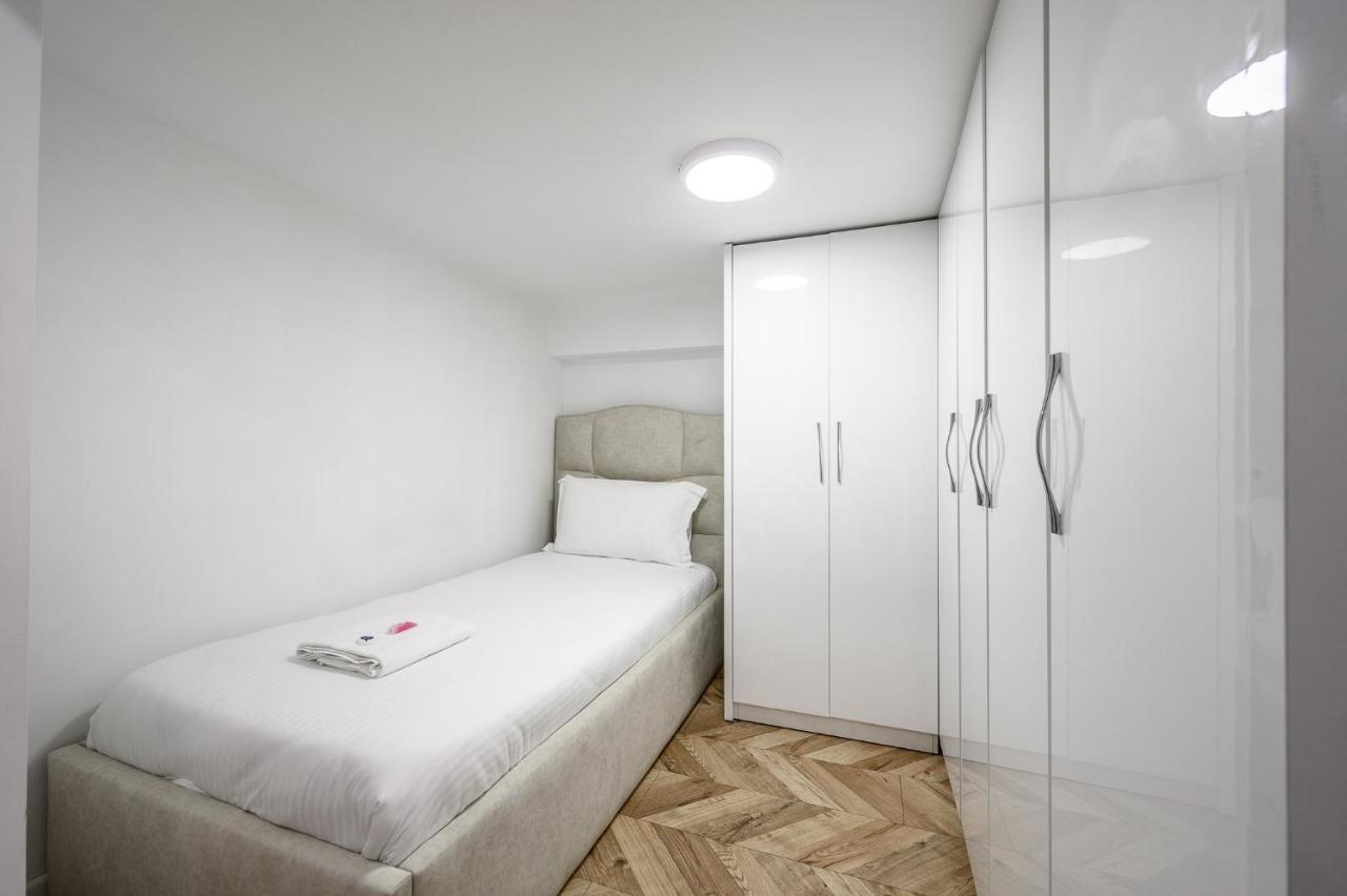 Miku Apartments-Luxury City View At Wilson Square 티라나 외부 사진