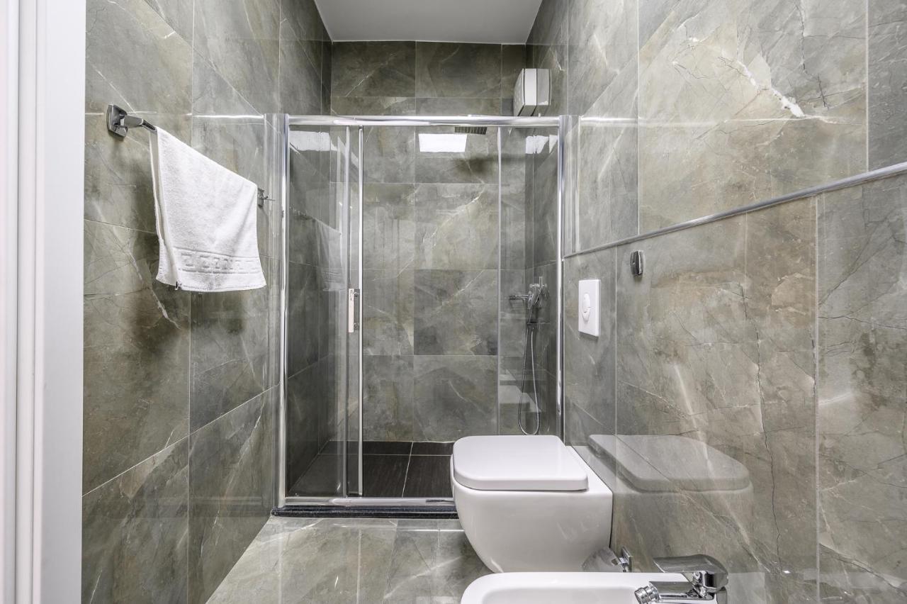 Miku Apartments-Luxury City View At Wilson Square 티라나 외부 사진