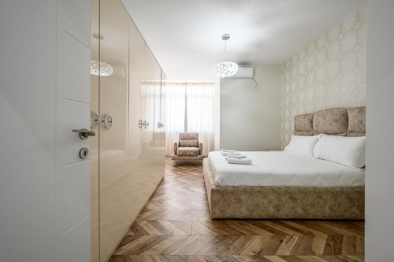 Miku Apartments-Luxury City View At Wilson Square 티라나 외부 사진