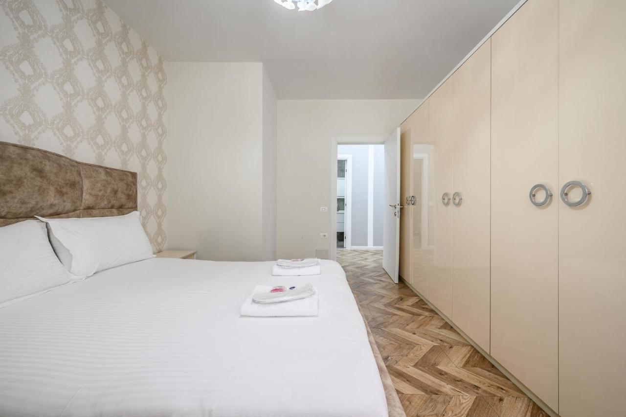 Miku Apartments-Luxury City View At Wilson Square 티라나 외부 사진